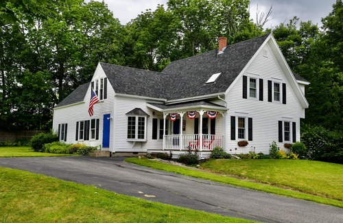 Warren Casa | Historic Home w/ Gas Fireplace, Fast WiFi, & Private W/D - Snowbird-Friendly