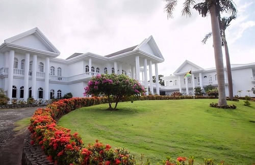 Port Antonio Apartamento | Historic Hotel w/ Overlooking views of the Caribbean Sea and the Blue Mountains!