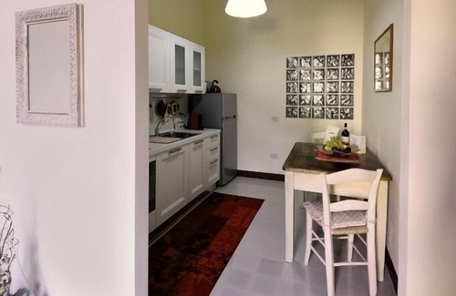 Monsummano Terme Apartamento | Elegante apartamento con frescos y jardín , a 50 metros de las spa Grotta Giusti