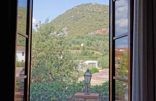 Monsummano Terme Apartamento | Elegante apartamento con frescos y jardín , a 50 metros de las spa Grotta Giusti