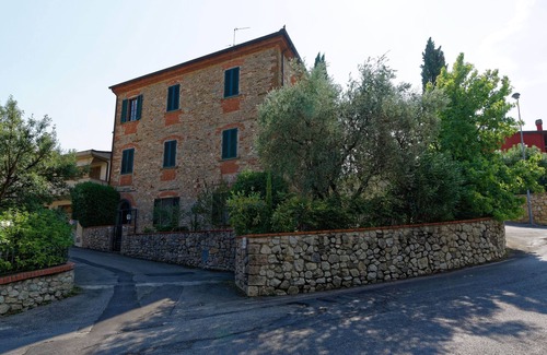 Monsummano Terme Apartamento | Elegante apartamento con frescos y jardín , a 50 metros de las spa Grotta Giusti