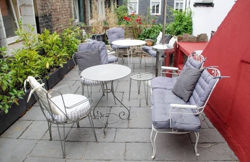 Kettwig Casa | Historic House Kettwig center w Private Patio