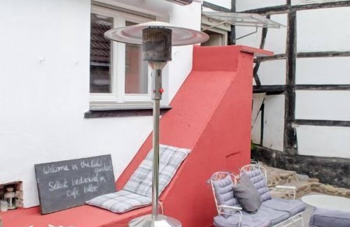 Kettwig Casa | Historic House Kettwig center w Private Patio