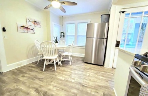 Historic Kenwood Casa | HISTORIC KENWOOD Beachy Bungalow King 2 bdr