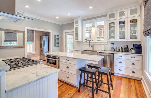 Downtown Historic District Casa | 💲Historic Lady💲2 Block Stroll to DT- 3Mi to Beach - Optional Guesthouse