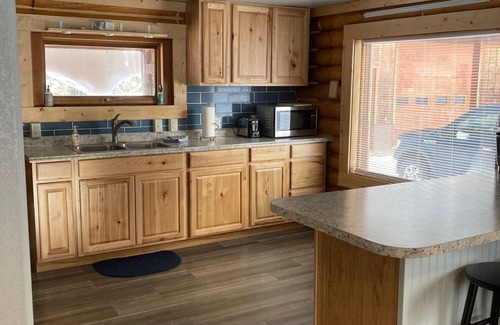 Tok Casa | Casa de troncos históricos cerca de servicios.