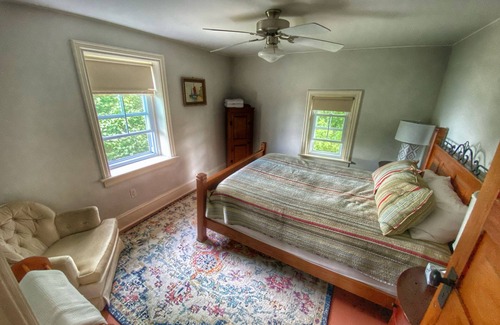 Cressy Otro | Historic Loyalist Lakehouse Quiet Waterfront Escape 3.5 Acres & 300’ Shore!