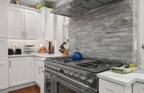 Spring City Casa | Historic luxury Forge mansion estate on the banks of French Creek. Pet friendly