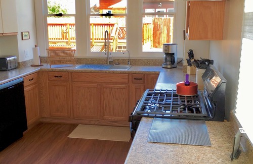 Mendocino Casa | Historic Madeira House in Mendocino Village