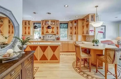 Richmond Casa | Historic Marshall house w/3 King sized beds, 11 total beds & saltwater Pool