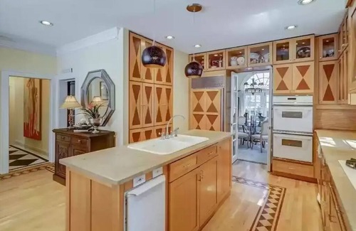 Richmond Casa | Historic Marshall house w/3 King sized beds, 11 total beds & saltwater Pool