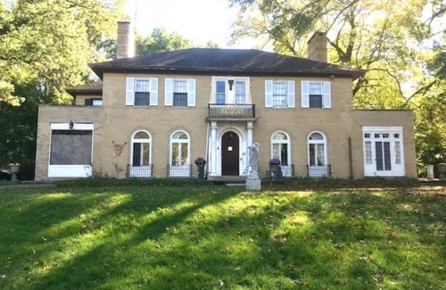 Youngstown Casa | Historic Mill Creek Mansion