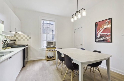 Old Town Casa | Historic Modern Home - Distillery/Design District