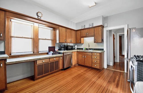 Dahlman Casa | Historic Omaha Manor DT Near Zoo + Pool Table