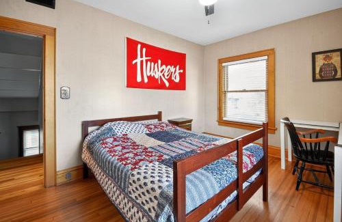 Dahlman Casa | Historic Omaha Manor DT Near Zoo and Pool Table