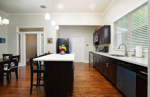 Tobin Hill Casa | Historic Pearl Brewery home with Pool and Hot Tub