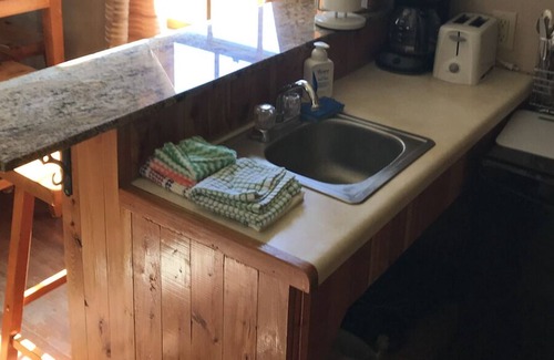 Heise Otro | Historic Ranger Station Office @ 7N Ranch, mountain views, sleeps 6!