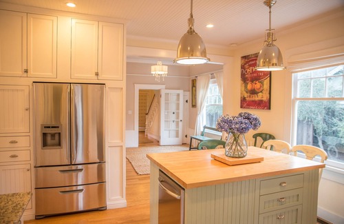 St. Helena Casa | Histórica casa de campo de Santa Elena a una cuadra de la calle principal