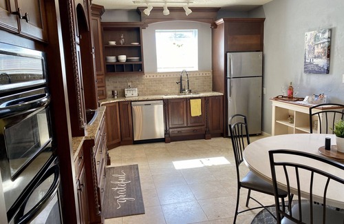 Historic District Apartamento | Historic Second Floor 2 Bedroom Apartment Kemp Estate