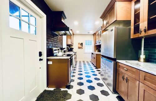 Murfreesboro Casa | Historic Speakeasy+Downtown Murfressboro+Hot Tub