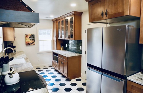 Murfreesboro Casa | Historic Speakeasy+Downtown Murfressboro+Hot Tub