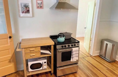 North Trail Casa | Historic Stylish Gem. Walk to Water & Downtown! 7 mins to Beach.