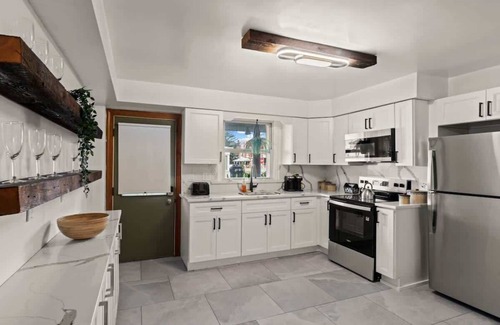 Delair Casa | Historic Tacony Retreat ~ with Sauna