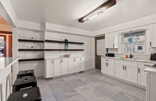 Delair Casa | Historic Tacony Retreat ~ with Sauna