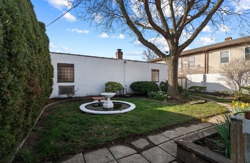 Delair Casa | Historic Tacony Retreat ~ with Sauna