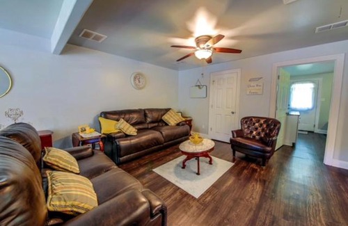 Brighton Casa | Historic Town Square Bungalow in heart of Brighton