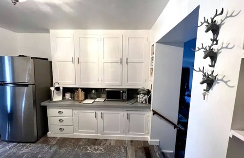 Valier Casa | Historic Valier Lodge near Lake Francis