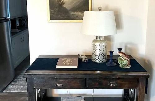 Valier Casa | Historic Valier Lodge near Lake Francis