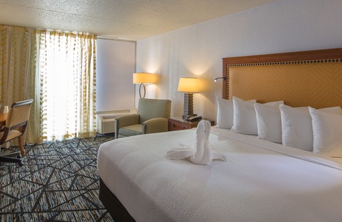 Olive Branch Hotel | Historic Whispering Woods Hotel & Conference Center