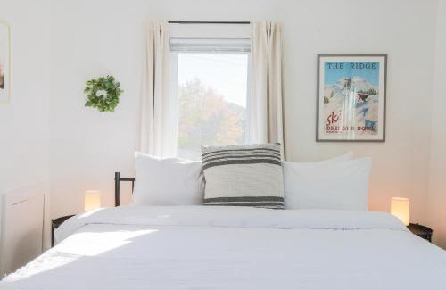 Winooski Apartamento | Historic Winooski Apartment - Steps from Downtown - Pet Friendly