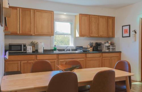 Winooski Apartamento | Historic Winooski Apartment - Steps from Downtown - Pet Friendly