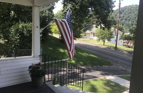 Fourmile Casa | La casa del Gambrel ubicada en el histórico Pineville, KY