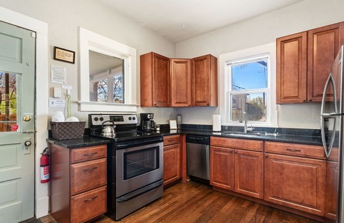 University North Casa | Historical Bungalow Near Csu & Old Town!