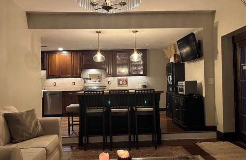 Bakerstown Otro | Historical charm meets modern fun, 3 acres, 6 bds, pool, basketball, bocce - PGH