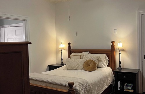 Bakerstown Otro | Historical charm meets modern fun, 3 acres, 6 bds, pool, basketball, bocce - PGH