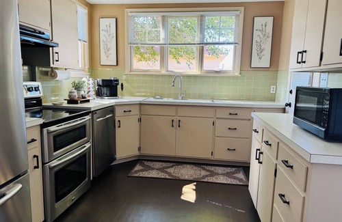 Arkansas City Casa | Historical home built in 1890. 4 bedrooms and 1 and a half bathrooms.