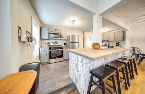Cambridge Springs Cabaña | Historical Magnesia Springs Home, Near Kayaking!