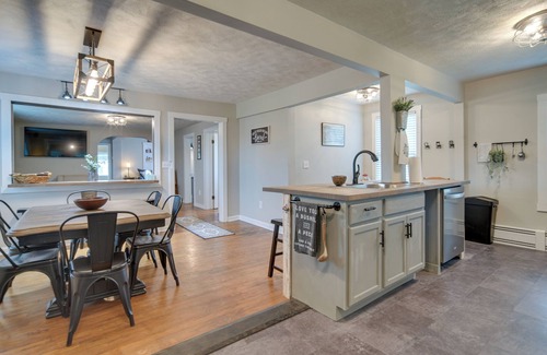 Cambridge Springs Cabaña | Historical Magnesia Springs Home, Near Kayaking!