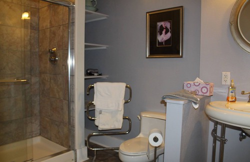 South Haven Cama Y Desayuno | Queen-Baño en la habitacion-Suite-Monroe Room