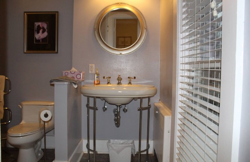 South Haven Cama Y Desayuno | Queen-Baño en la habitacion-Suite-Monroe Room