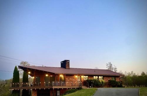 Unaka Cabina | Hiwassee Lake Lodge, LLC