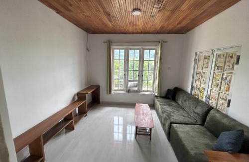 Handessa Casa | HnM Kandy - Peradeniya Small Apartment with a luxury bed, kitchen, living area, attached washroom