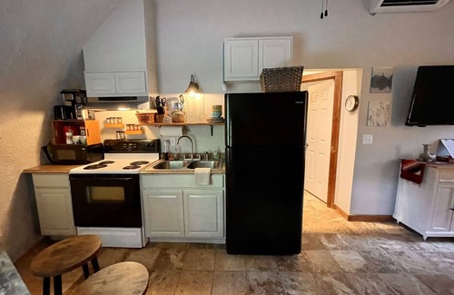 Slater Casa | Hobbit Hideaway - Do Something Different!