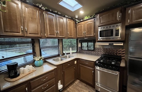 Logan Casa | Escapada de lujo de Hocking Hills en Pine Creek Villas: Live Oak Villa