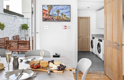Plymouth Casa | Hoe Park House | Sleeps 10 | Historic, Central | Near Dining, Bars & Seafront