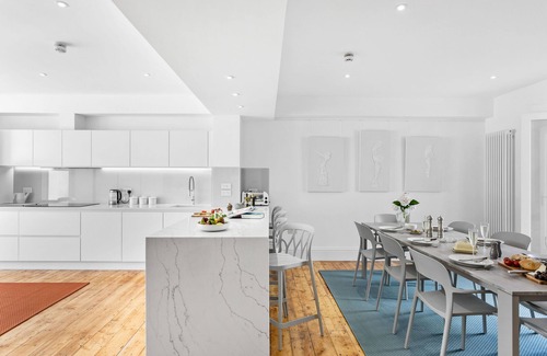 Plymouth Casa | Hoe Park House | Sleeps 10 | Historic, Central | Near Dining, Bars & Seafront